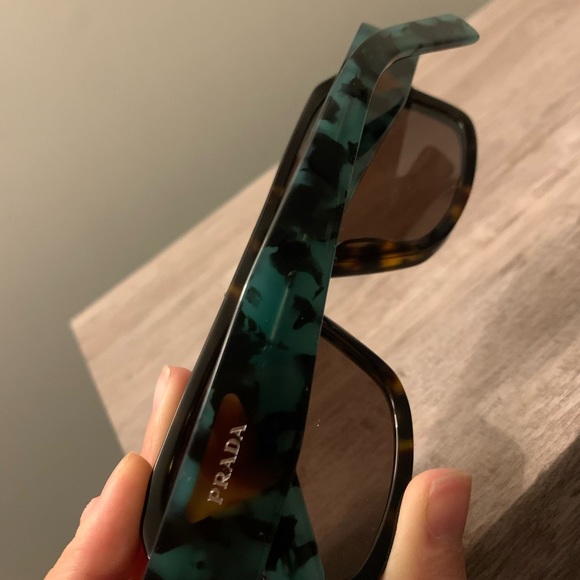 Prada sunglasses - Picture 4 of 4